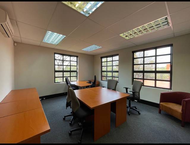 752M² OFFICE FOR SALE IN BRYANSTON